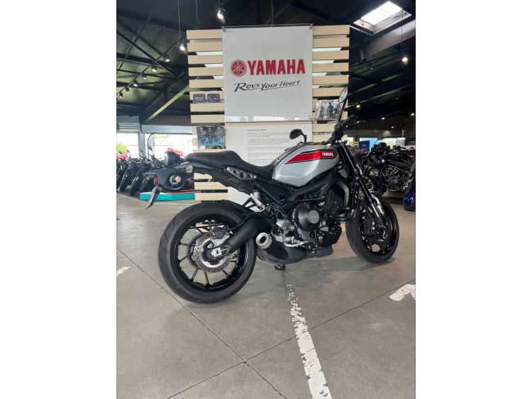 YAMAHA XSR 900