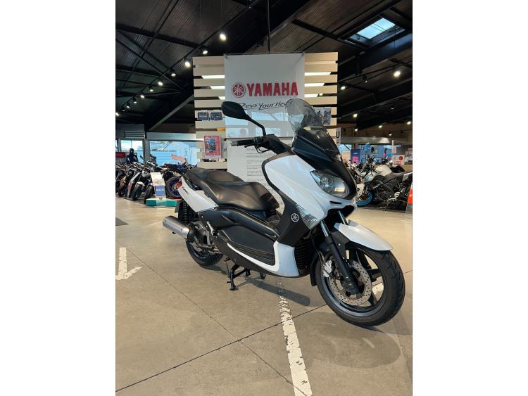 YAMAHA XMAX 125